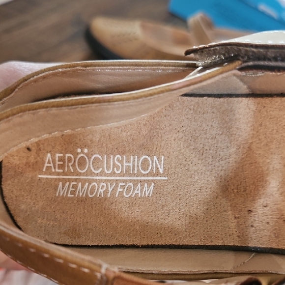 Aerocushion Womens Mary Jane Tan Lightweight Women's Flats (8.5 Wide) - Picture 8 of 12